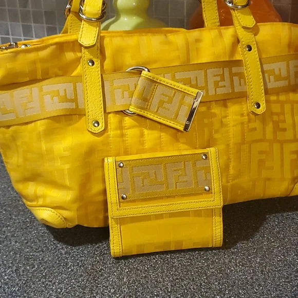 Fendi Monogram Limited Edition Wallet - Picture 15 of 16